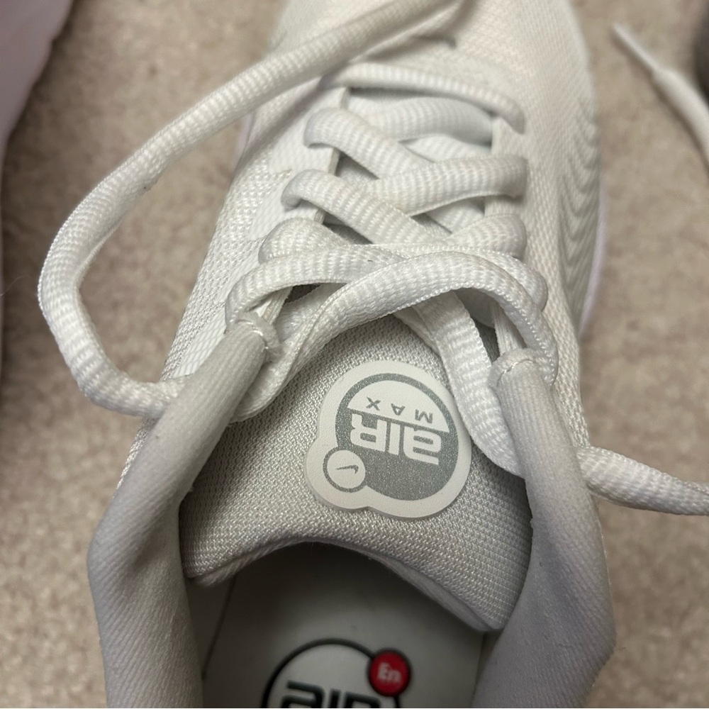 Nike Women’s Air Max Nuaxis SE Sneaker in White/Metallic Silver Size 7.5 - Picture 15 of 16